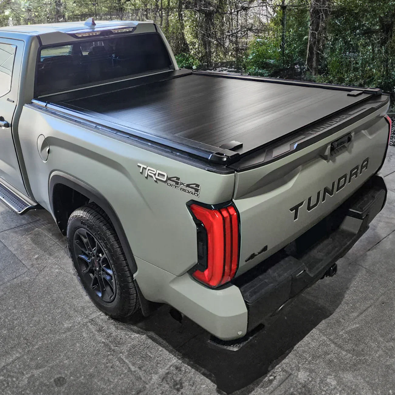 Toyota Tundra (5.5ft Bed) MR Retractable PRO Tonneau Cover - Image 3